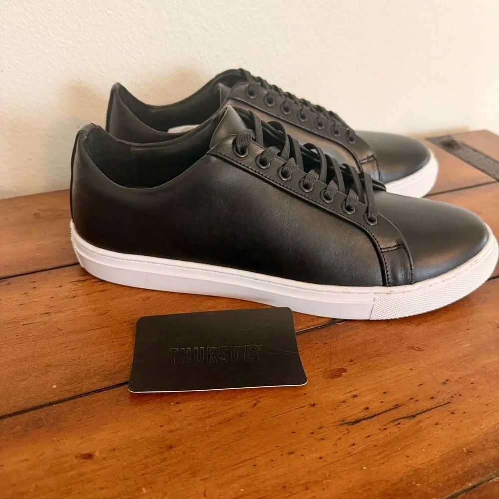 NWOB Thursday Everyday Women's Black Leather Lace Up Sneakers Shoes Sz 10 W US